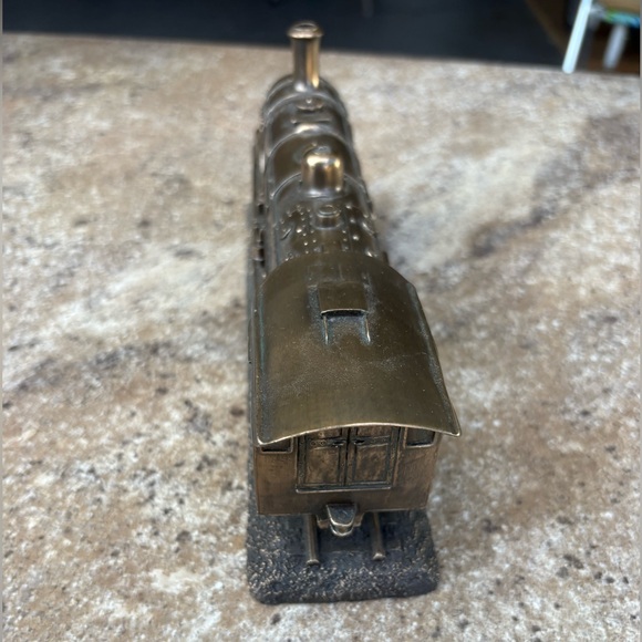 Train Statue - Picture 3 of 5